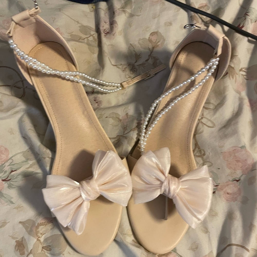 Size 10 1/2 cream color 2 inch heels w white cream bows on top